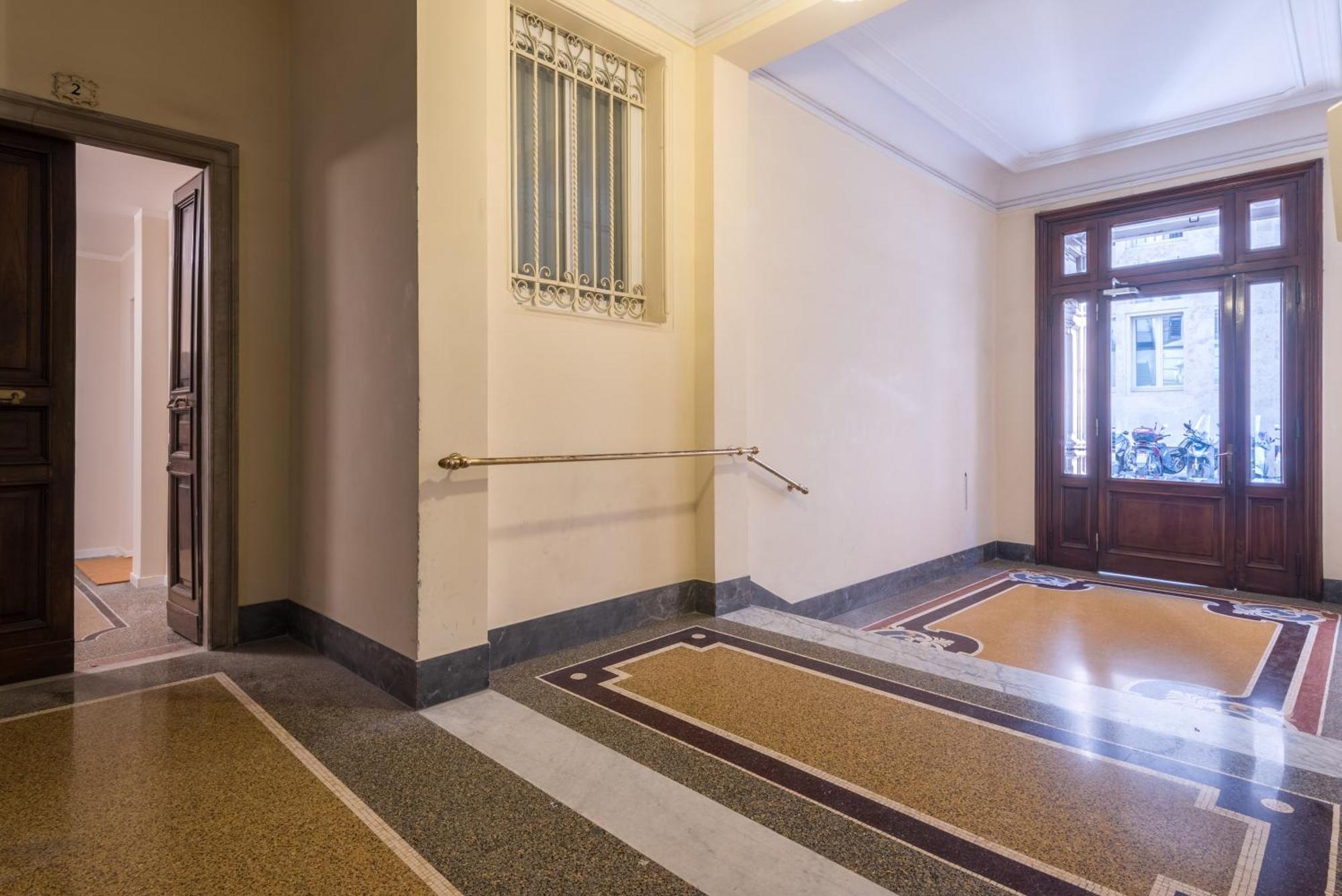 Appartamento C3 Class Apartment, 2 Da Letto, 2 Bagni, Giardino Distante 15 Minuti A Piedi Da Fontana Di Trevi Roma